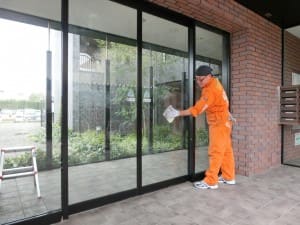 窓ガラス開業講習・マンションの自動ドア