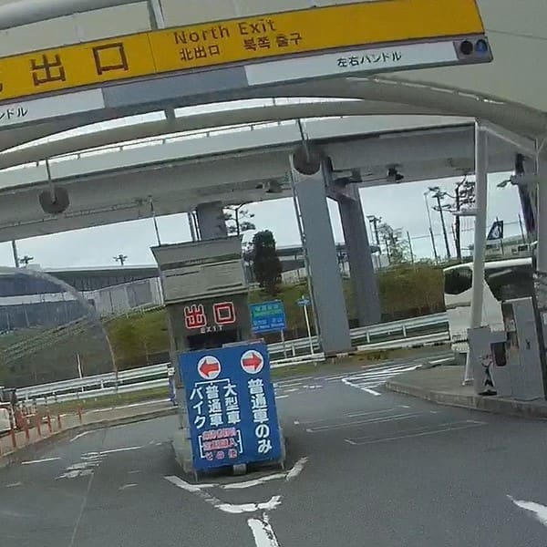 成田空港の駐車場から高速道路で帰る。前回の続き。