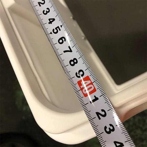 集配用キャリーボックスの中は広々。曲面や凹凸も少なめで荷物が入れやすい。