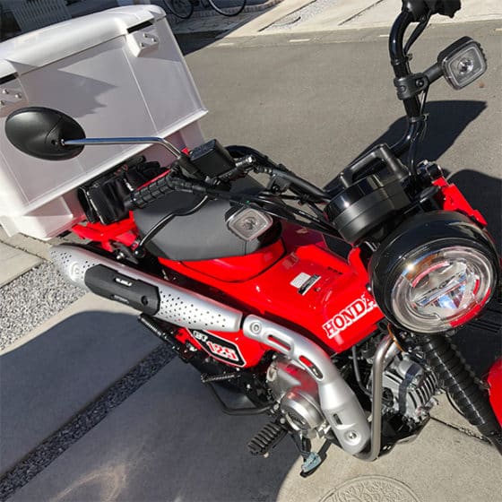 ハンターカブのシフトダウンはこれまで通り「つま先」を使うことで落ち着く。