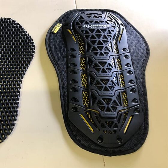 プロテクターで防御力アップ。できるだけ死なないようにしていますw