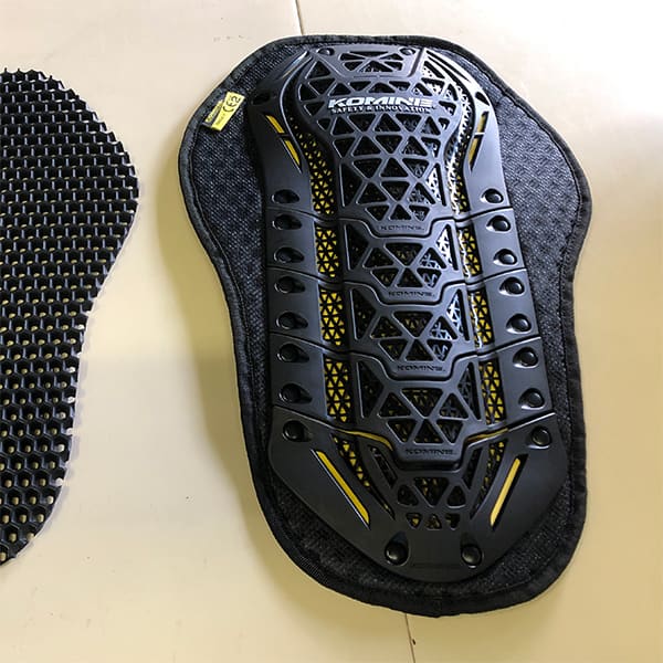 プロテクターで防御力アップ。できるだけ死なないようにしていますw