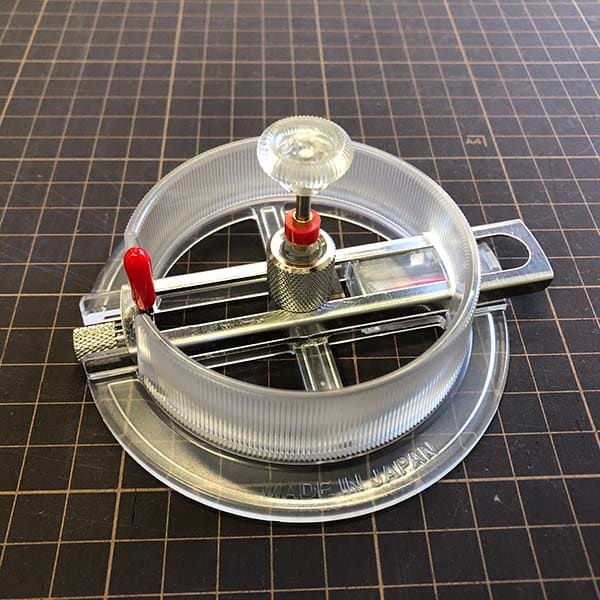 紙を丸く切り抜く円切りカッター。どうしても必要だったので使ってみた。