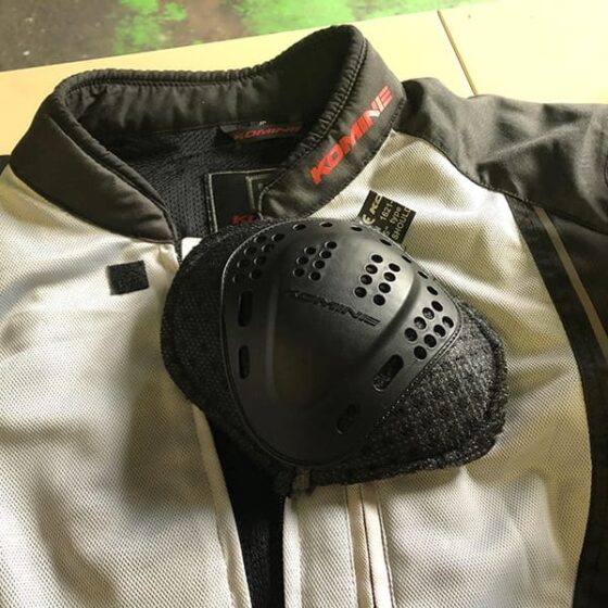 衣替えの時期にいつも起こる肩プロテクターの向き問題。自分が書いたものも参考にしてます。