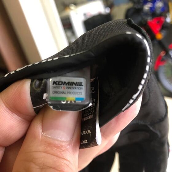 コミネさんの商品が本物か偽物かを見分ける方法がTwitterで紹介されてた。自分のもので試したらホンモノでした。たぶん。