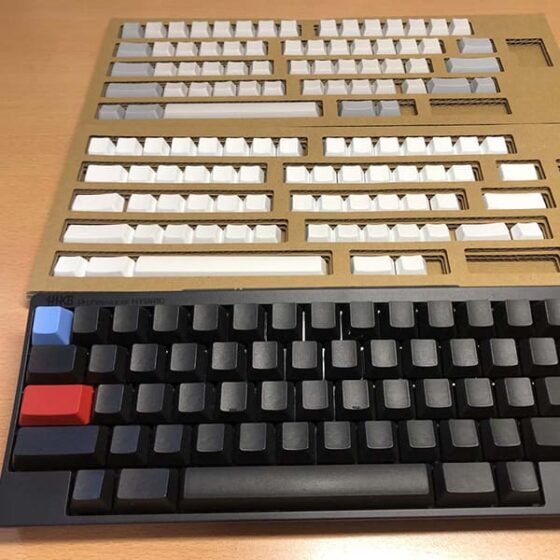 気分転換にキートップを変更。HHKBの「白」と「雪」の色の違いは並べて見比べないとよく分からないですw